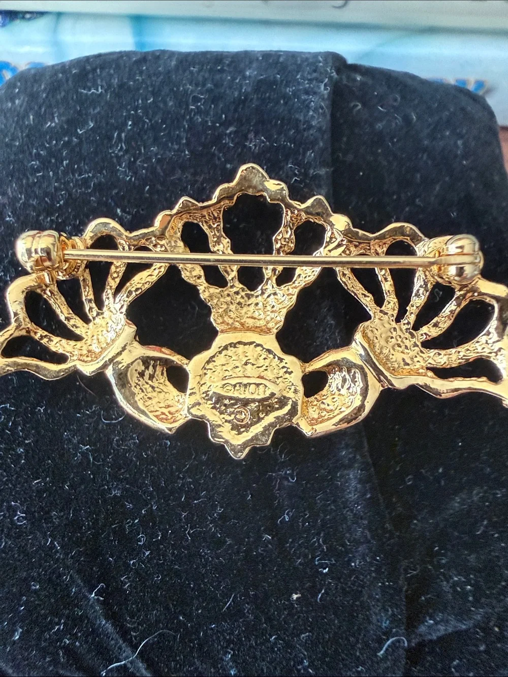 Vintage Avon Gold Tone Claddagh Brooch with Faux Pearl.